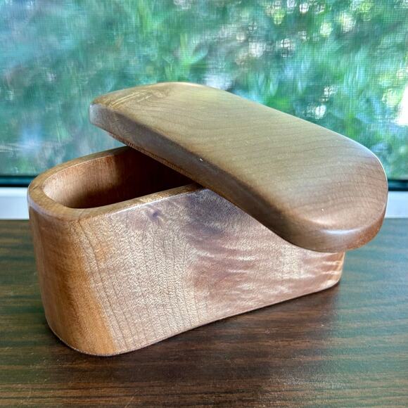 Handcrafted Curly Maple Wooden Lidded Trinket Box Artisan Signed 1987 - Picture 6 of 13